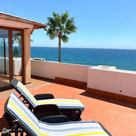 Penthouse On The Beachfront Apartment *